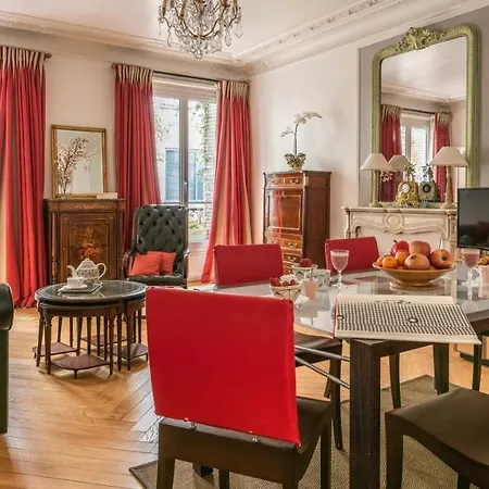 Historic Marais Montorgueil Apartment