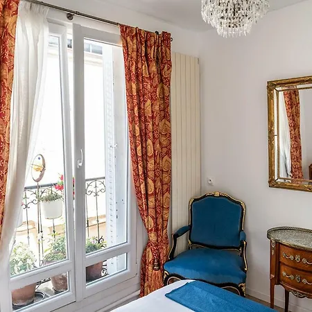 Historic Marais Montorgueil Apartment Paris