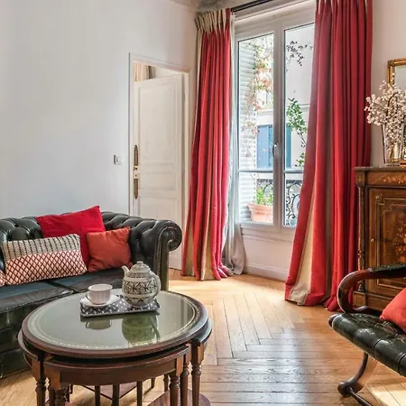 Historic Marais Montorgueil Apartment Paris