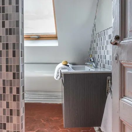 Historic Marais Montorgueil Apartment