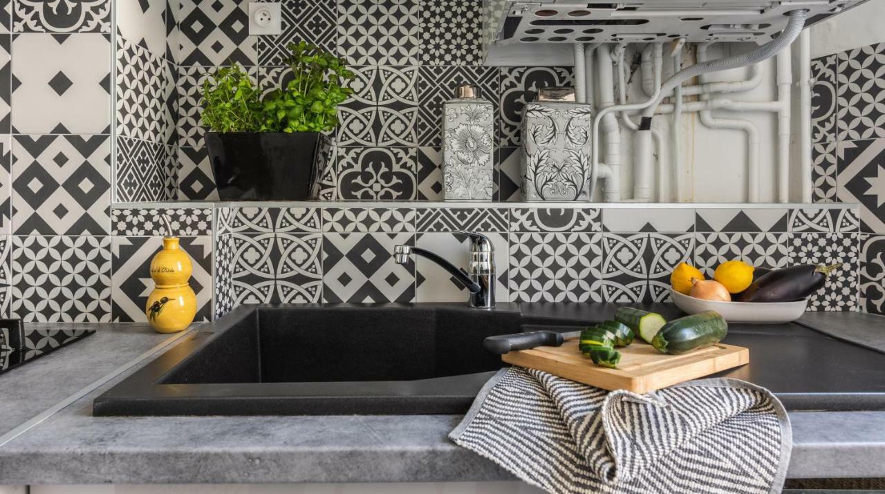 Historic Marais Montorgueil Apartment Paris