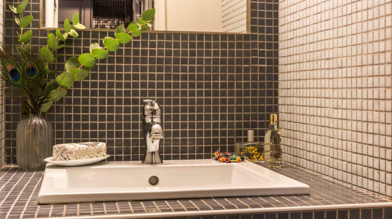 Historic Marais Montorgueil Apartment Paris