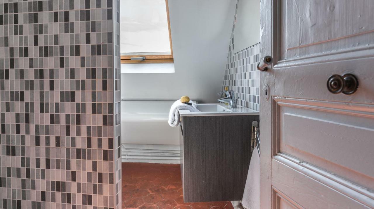 Historic Marais Montorgueil Apartment
